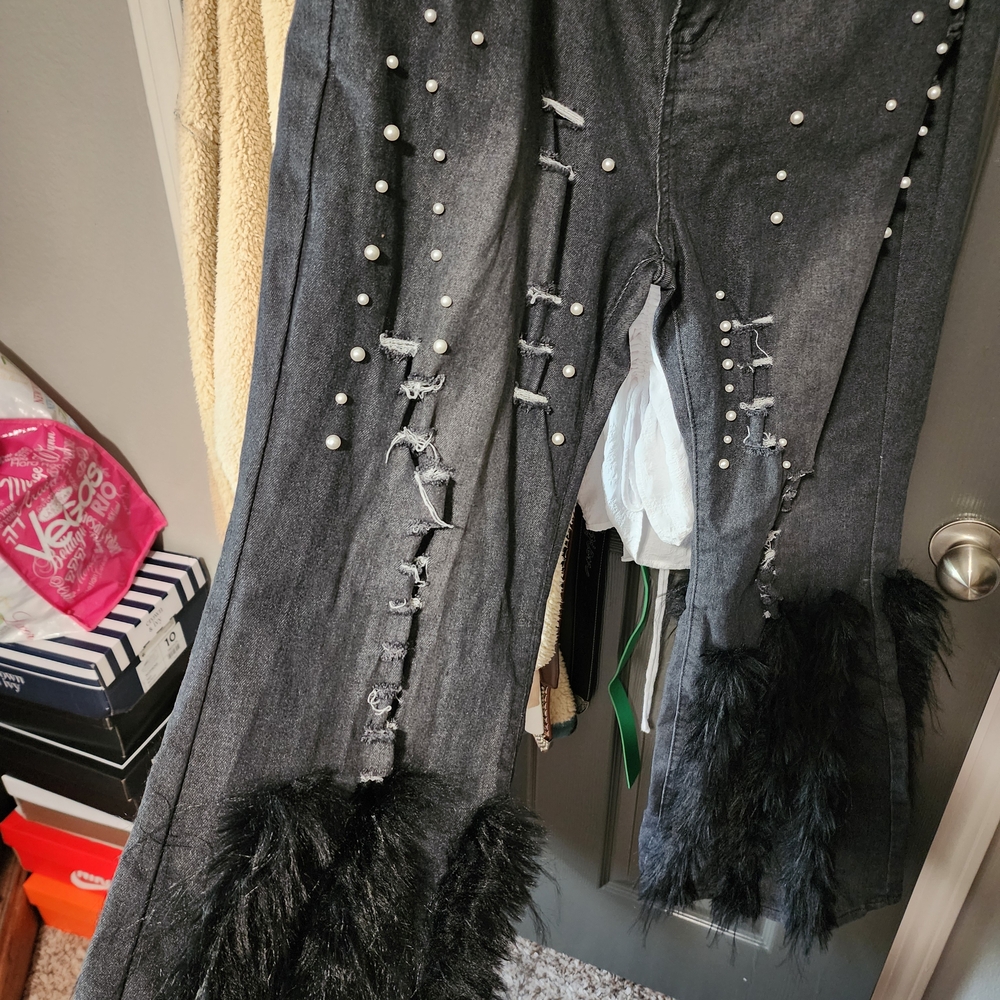 Calling All DIVAs! - Picture 2 of 3